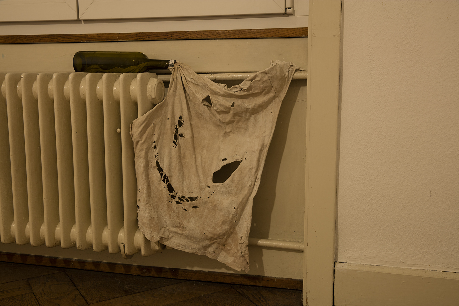 2019 09 Apartement, Basel — 06 CREEPING Back Into The BOTTLE Small — Jeronim Horvat